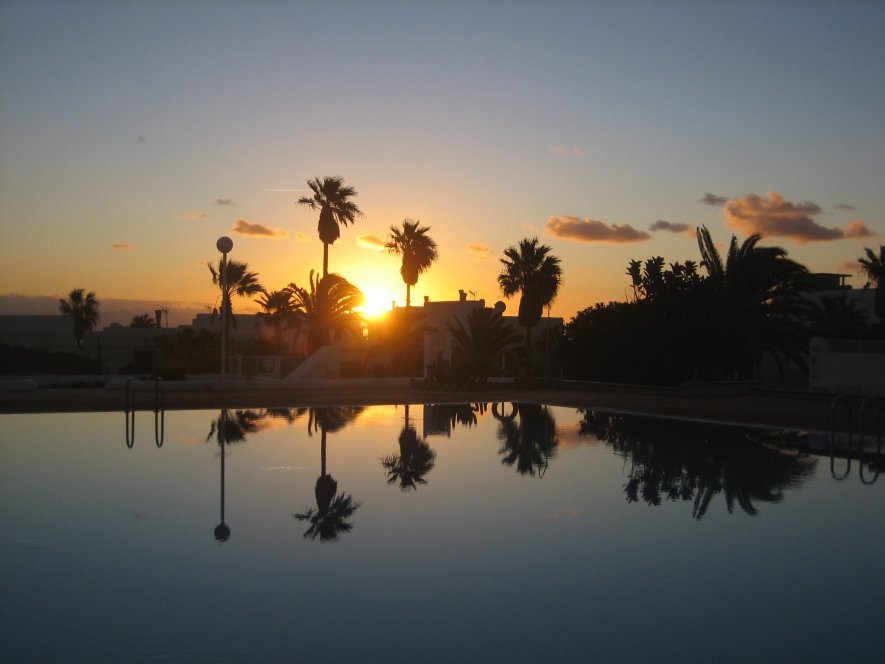 Sonnenuntergang am Pool